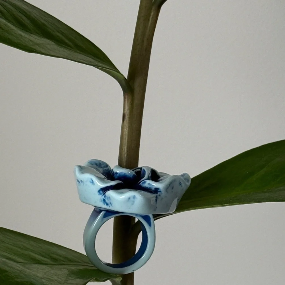 Unbranded woman’s large denim and powder Blue Rose Flower Ring Size 6
